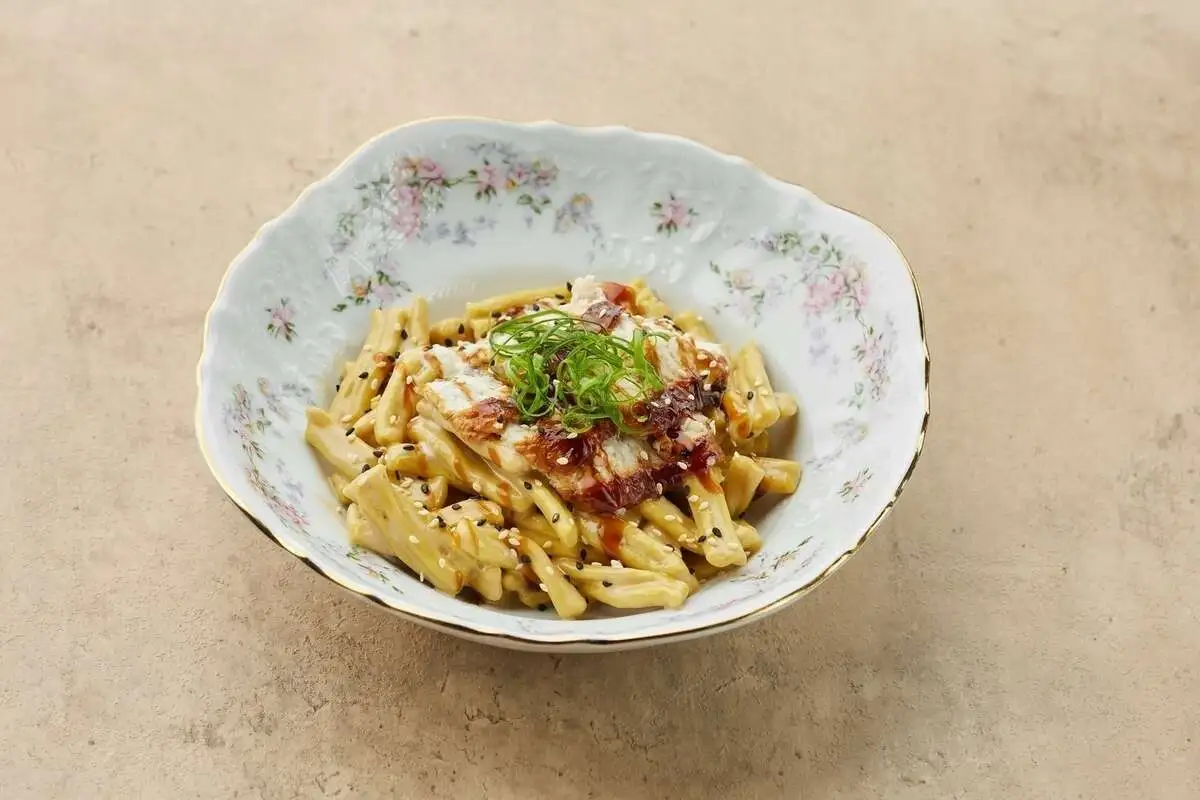 Казаречче с угрем и страчателлой