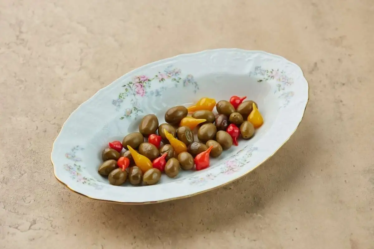 Лигурийские оливки и итальянские перцы