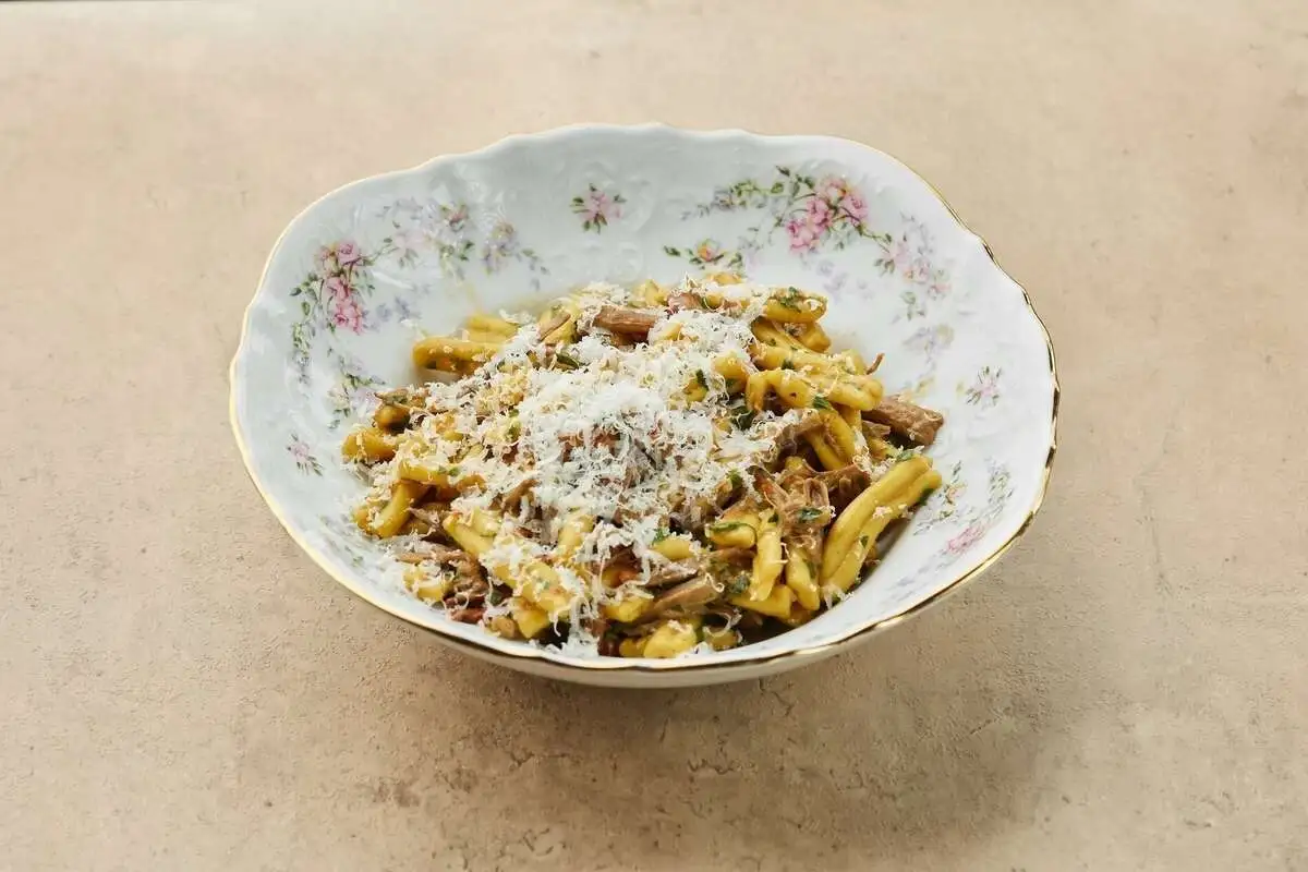 Казаречче с томленой говядиной