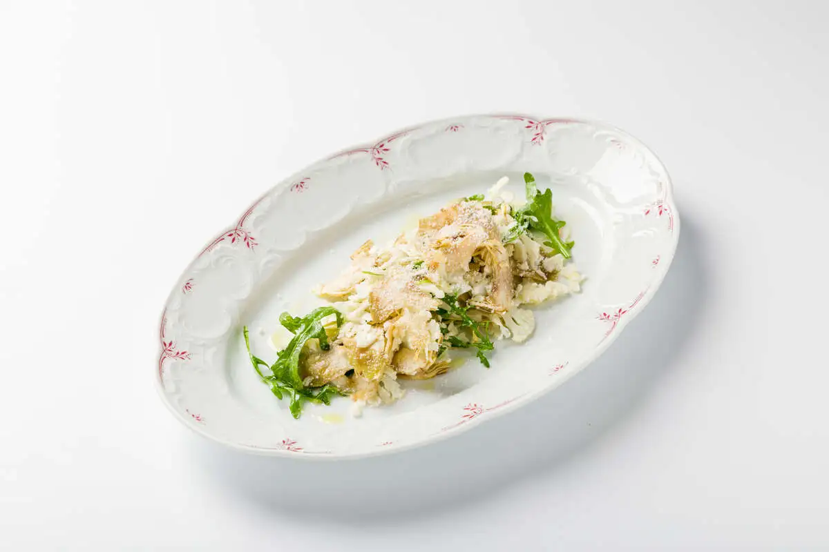 Карпаччо из артишока
с цветной капустой
и руколой