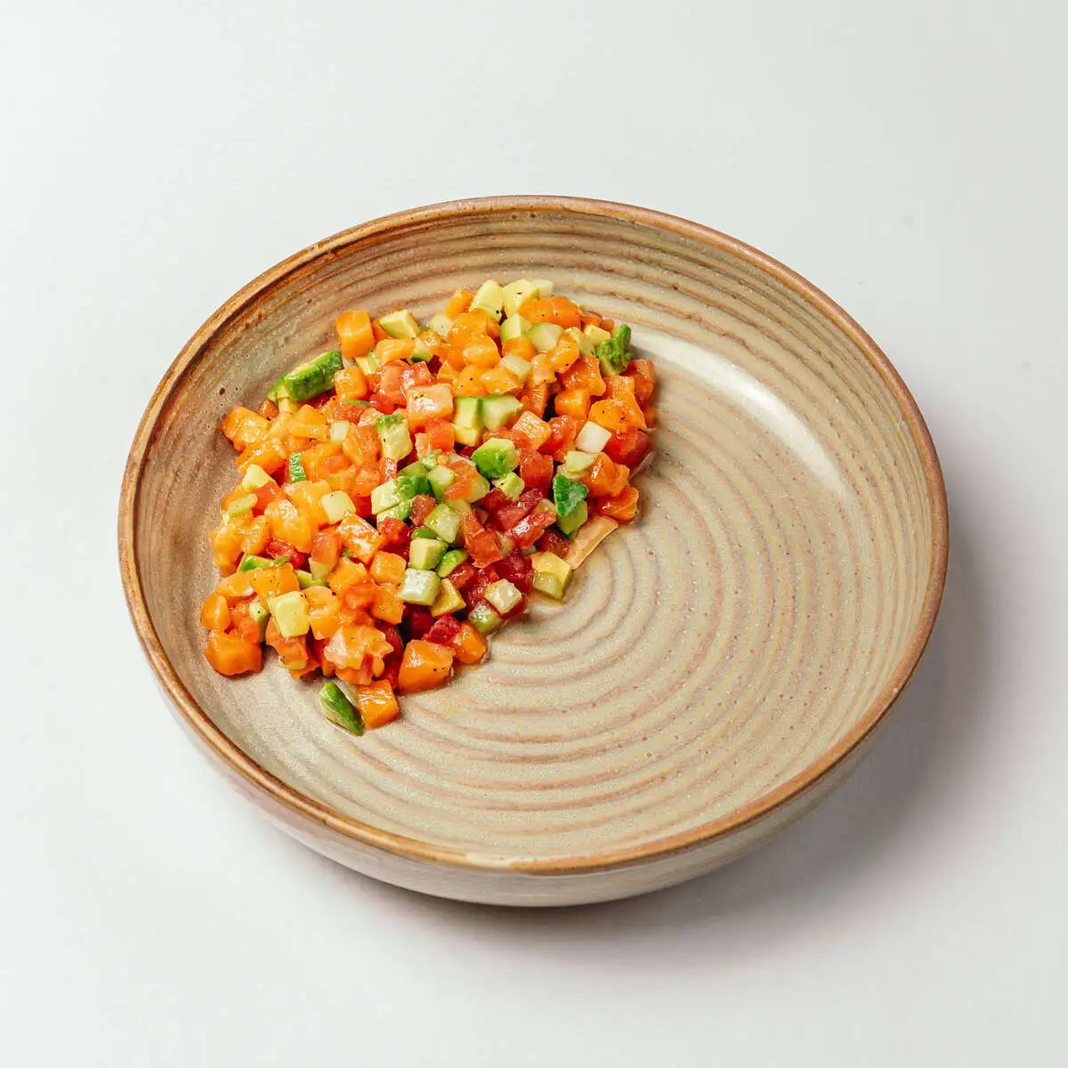 Тар-тар из лосося с авокадо