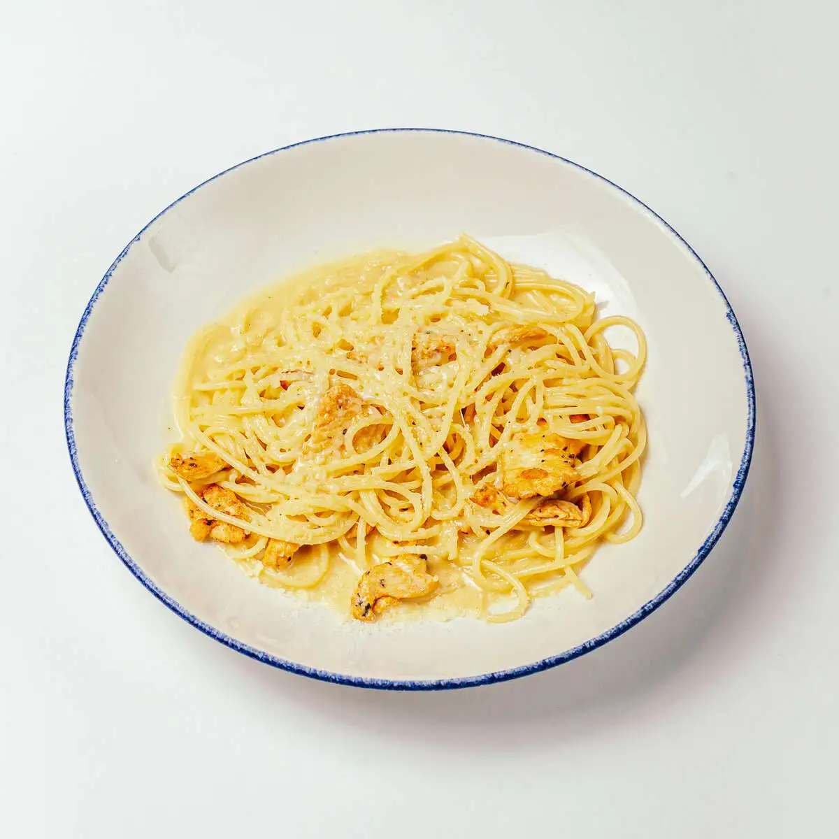 Спагетти с куриным филе и пармезаном