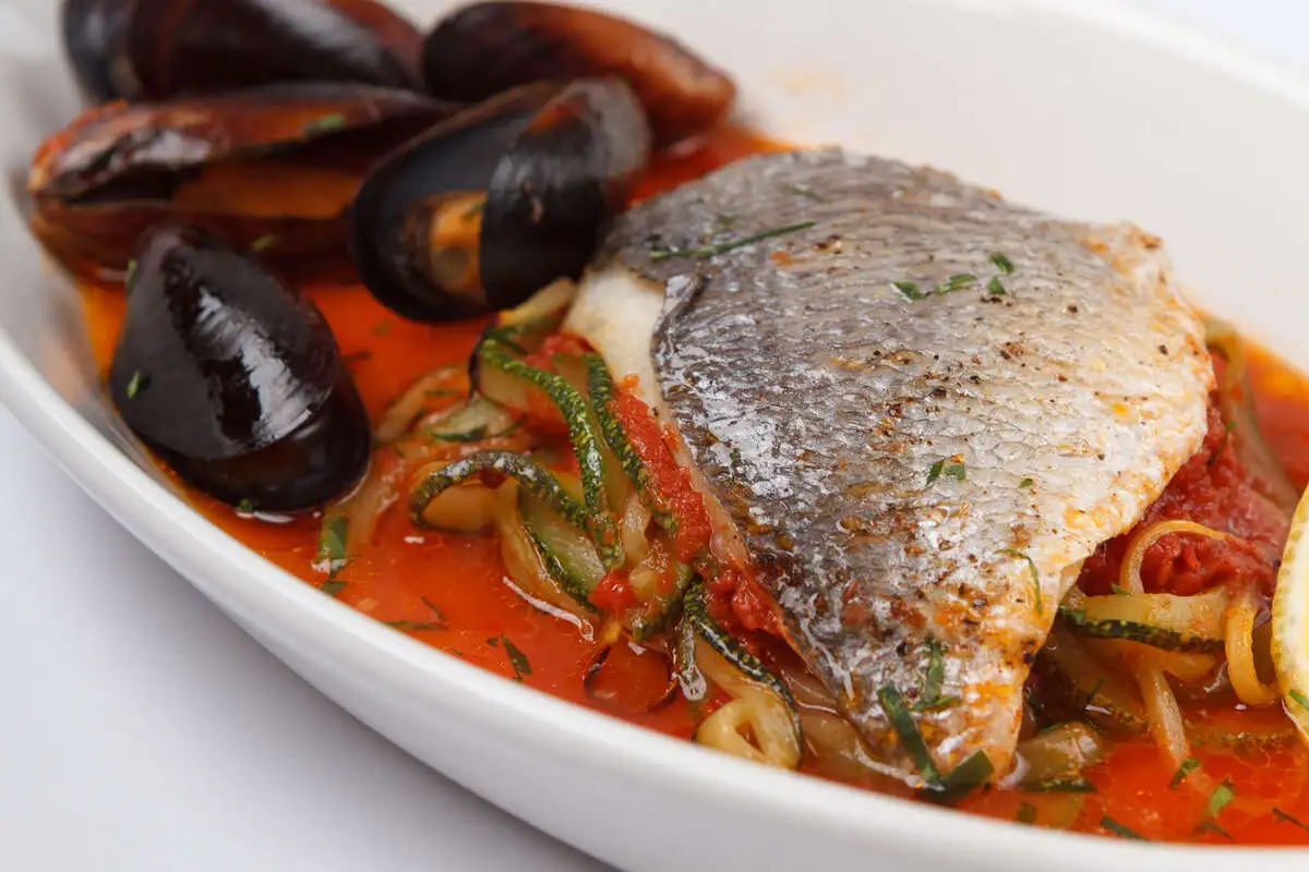 Дорада с мидиями