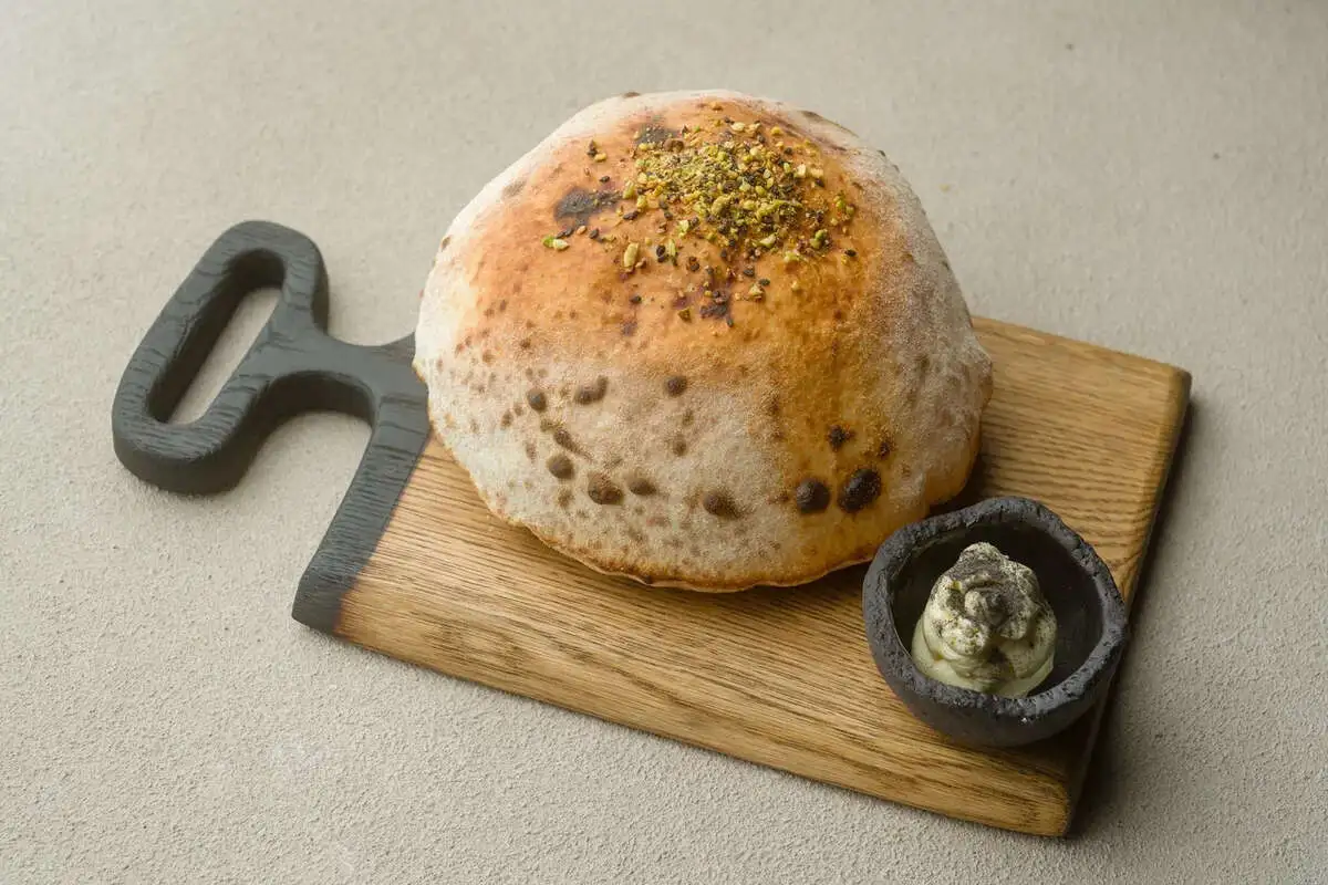 Пита из печи с дымом и копченым маслом