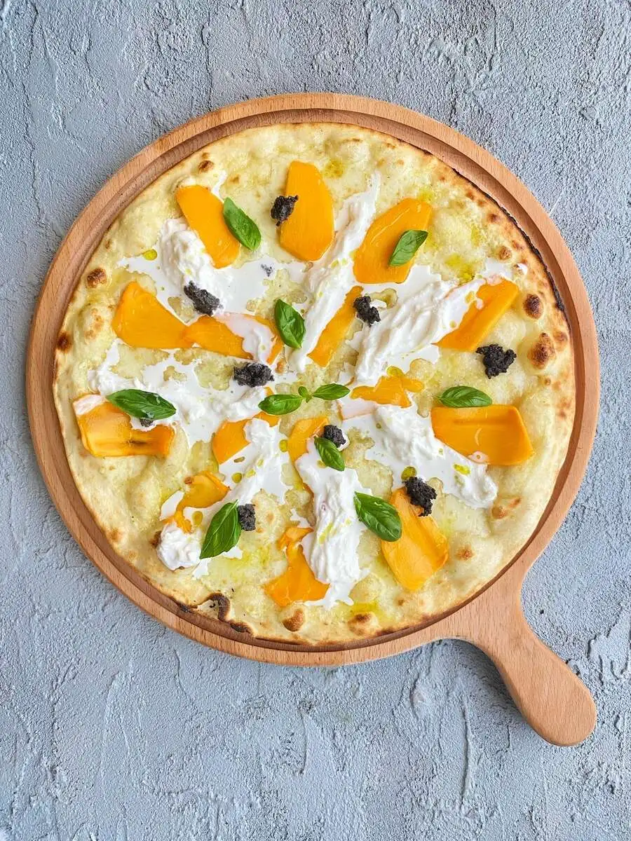 Пицца с хурмой