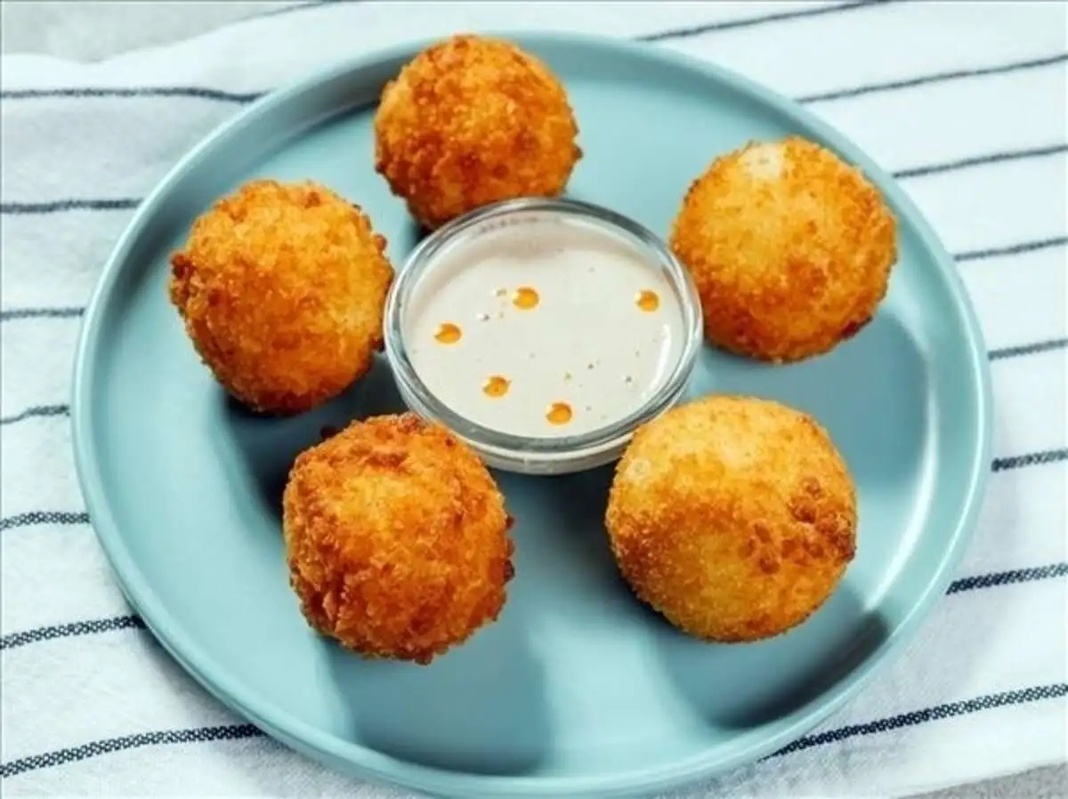 Шарики эларджи с соусом баже