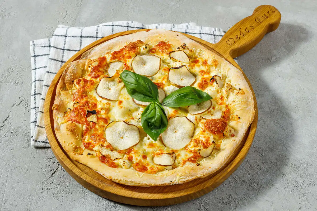 Пицца 4 сыра с грушей