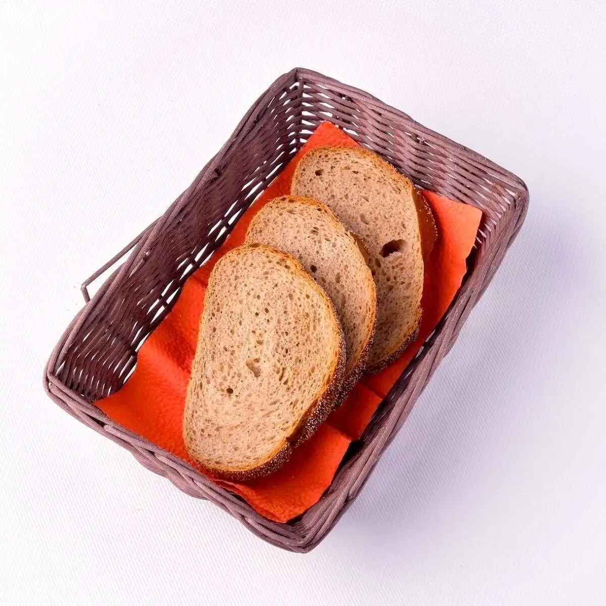 Кусочек серого хлеба