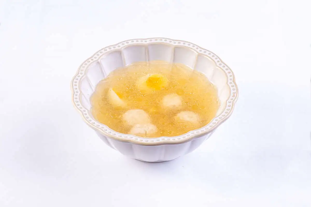 ДМ Куриный бульон с фрикадельками