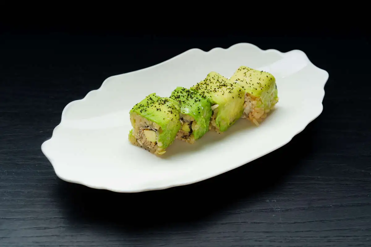 Ролл с авокадо