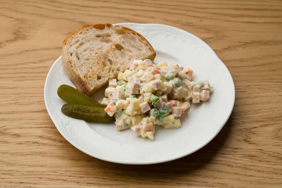 Оливье с итальянской колбасой