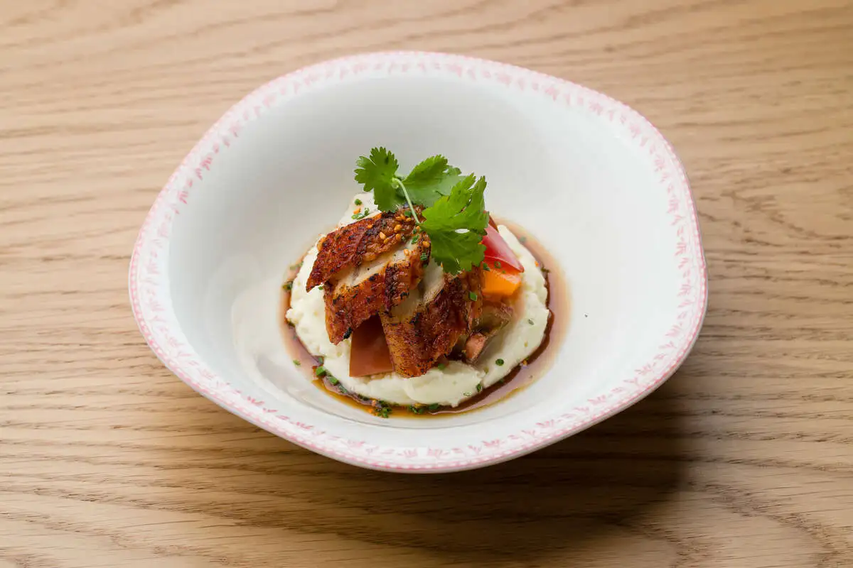 Брынза, угорь, томаты, хурма