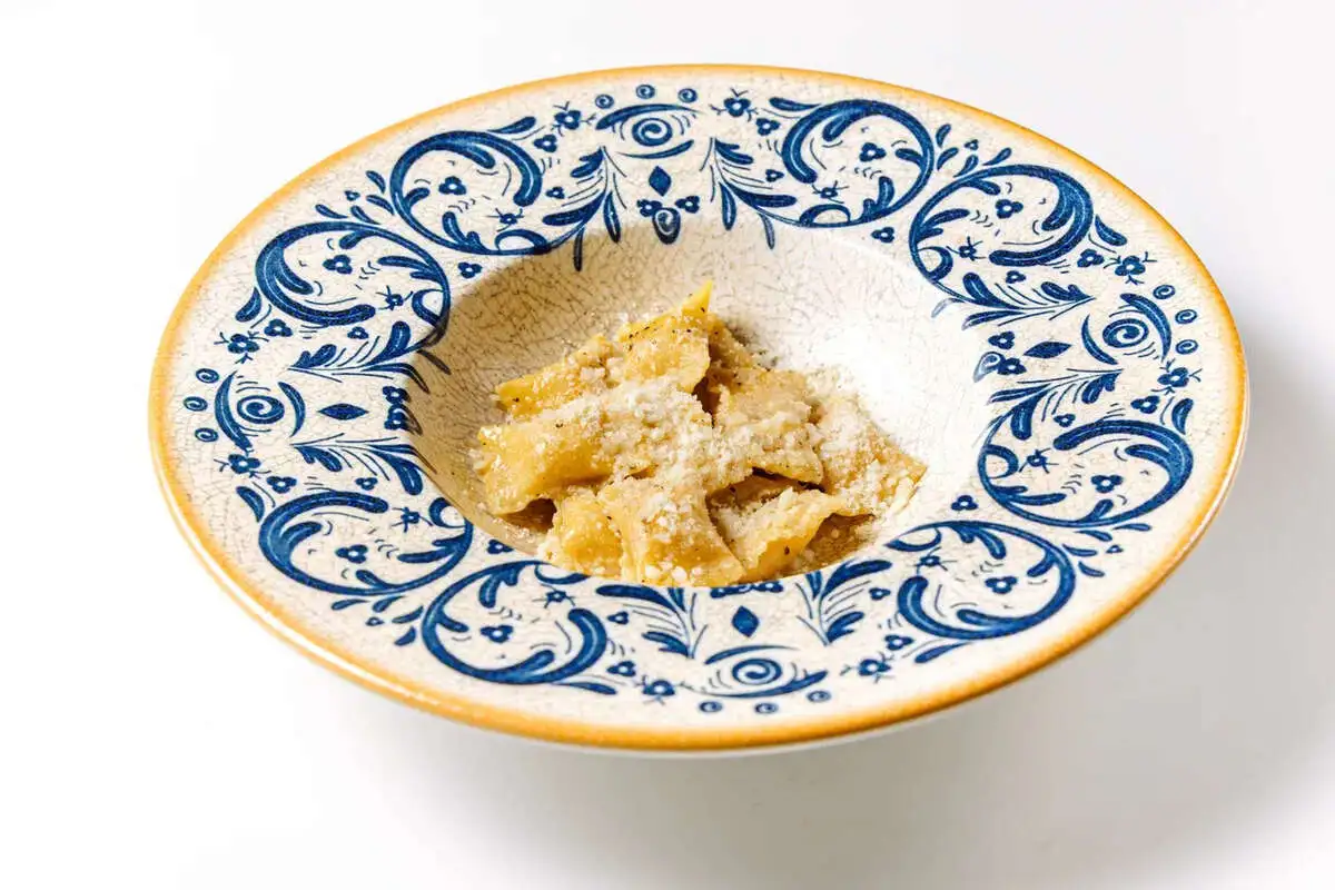 Тортеллини с прошуто в сливочном соусе