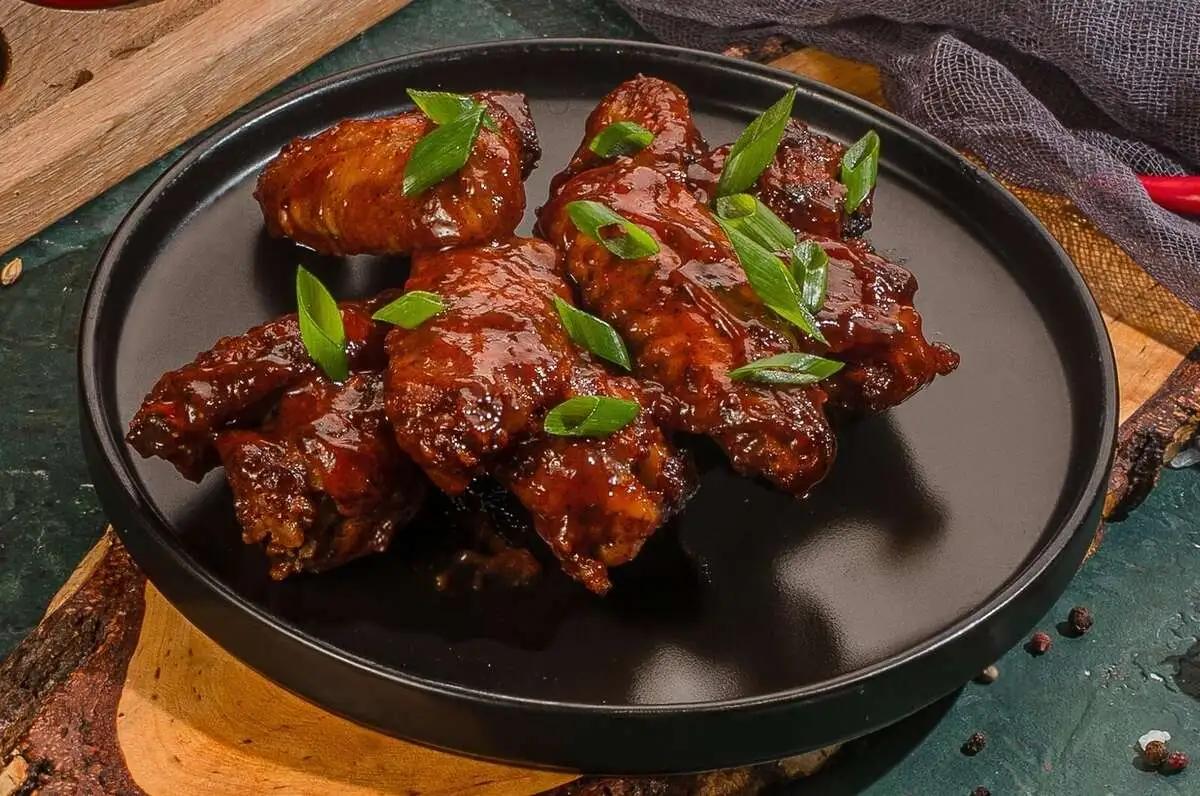 Куриные крылья в соусе BBQ