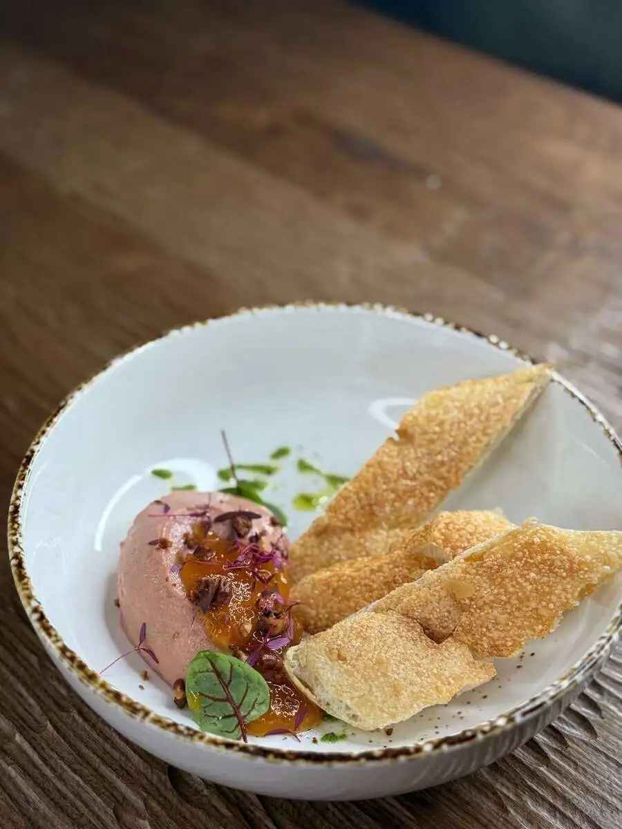 Паштет из печени индейки с абрикосовым конфитюром и багетом из печи 170гр.