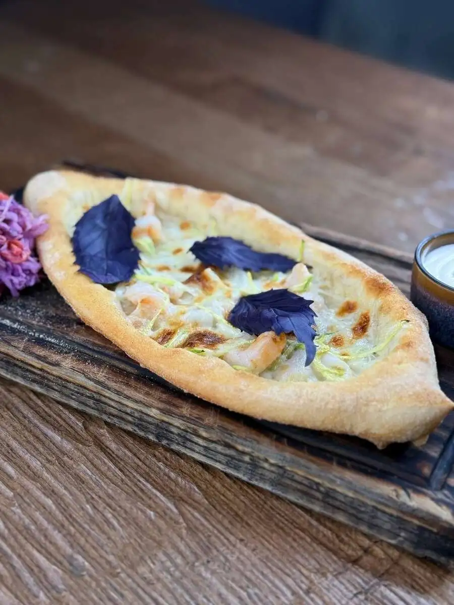 Пицца с морепродуктами и спагетти из цукини 180гр.