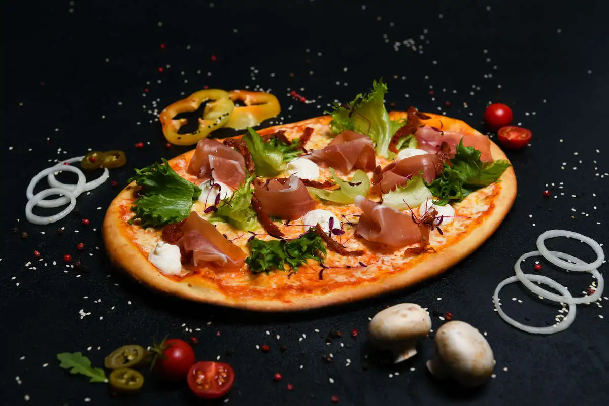 Пиццетта Хамон и вяленые томаты