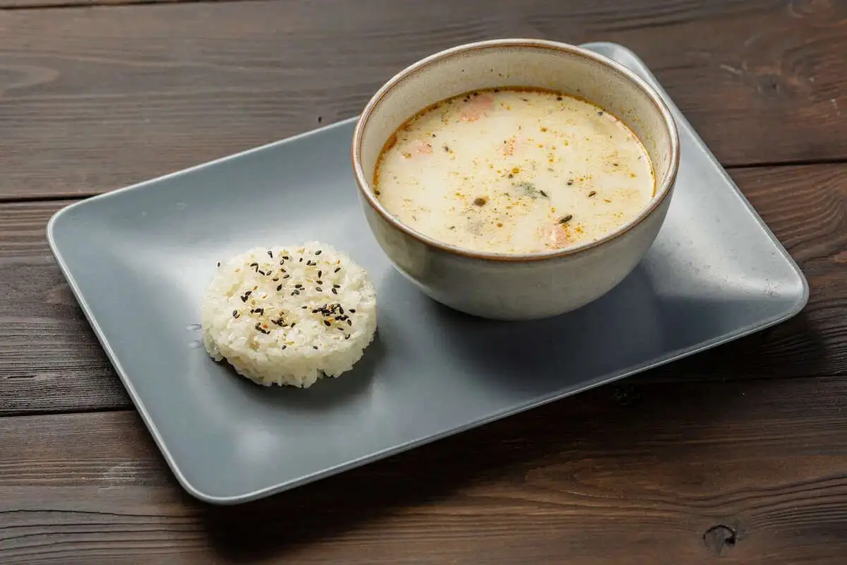 Том Кха с лососем