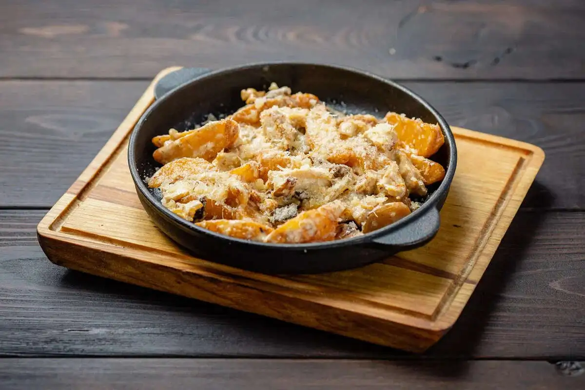 Сковородка с курицей и шампиньонами