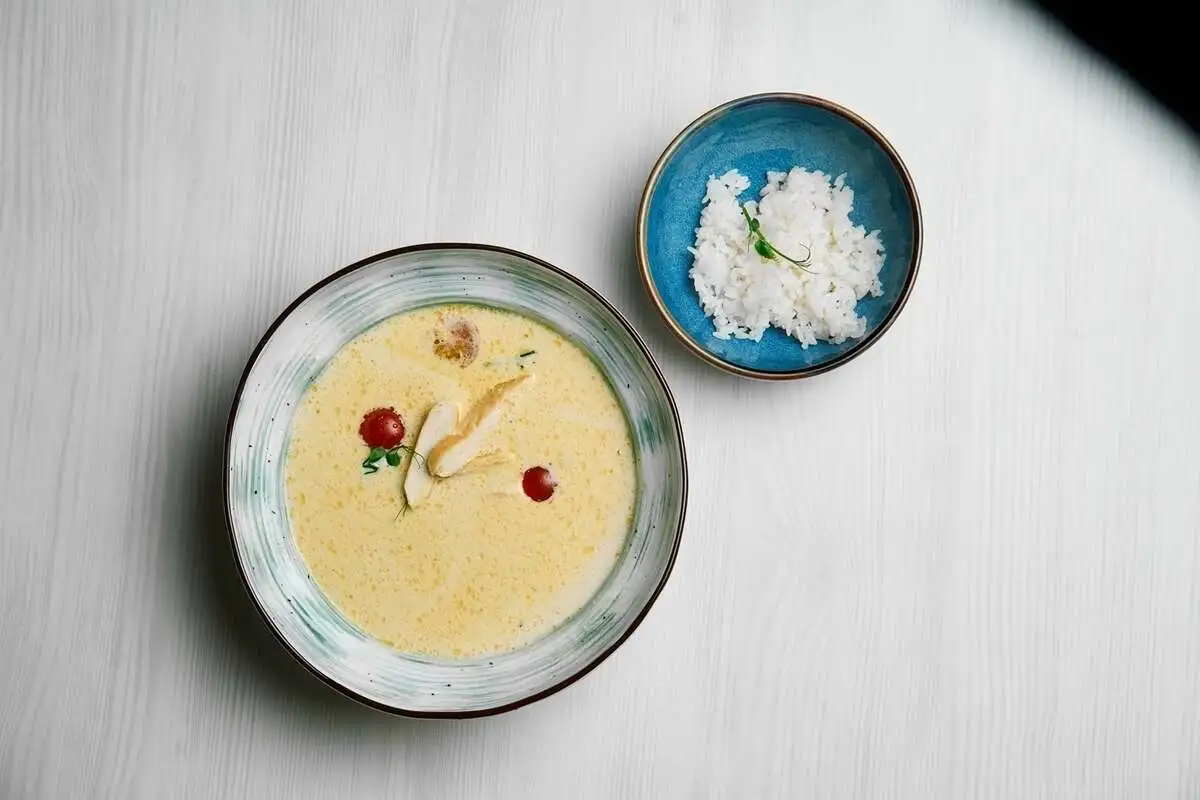 Суп Том-Кха  с курицей.370/70гр.порц