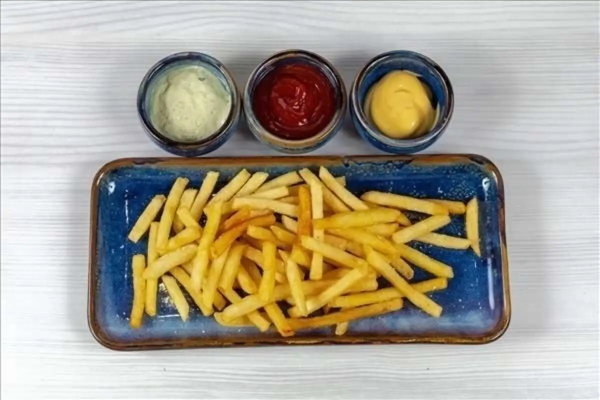 Картофель фри порц. с соусом 130/30гр. порц.