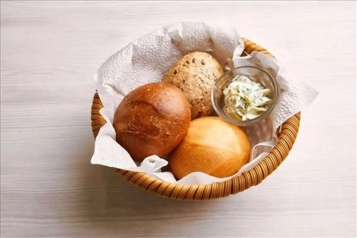 Хлебная корзина с маслом. 110/35 гр. порц.