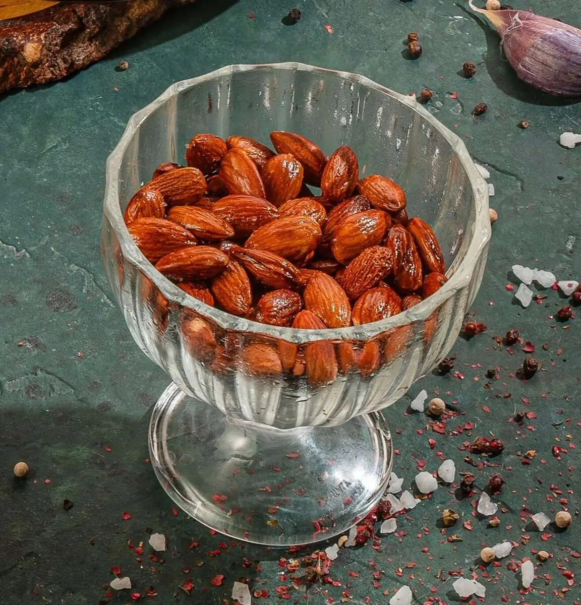 Жареный соленый миндаль