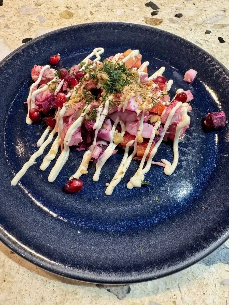 Салат с курицей и гранатом, 110 г