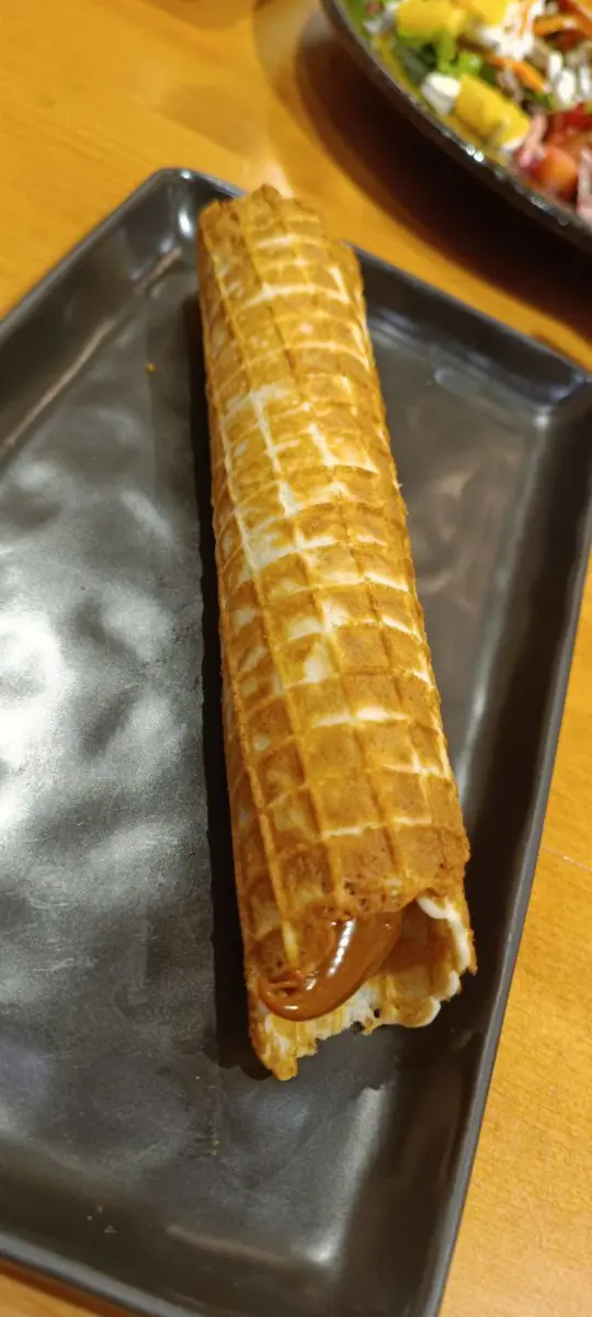 Вафля с вареной сгущенкой и сливками, 90г