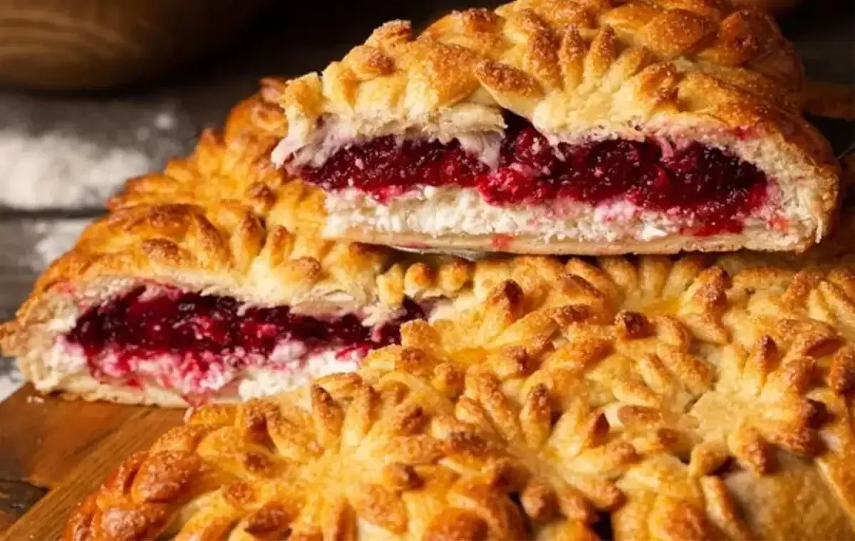 Пирог с брусникой и крем-чиз