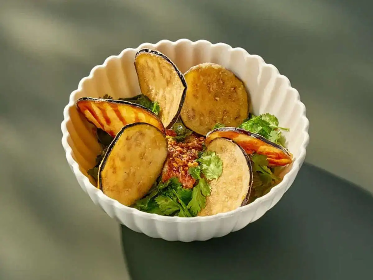 Мильфей с хрустящими слайсами баклажана