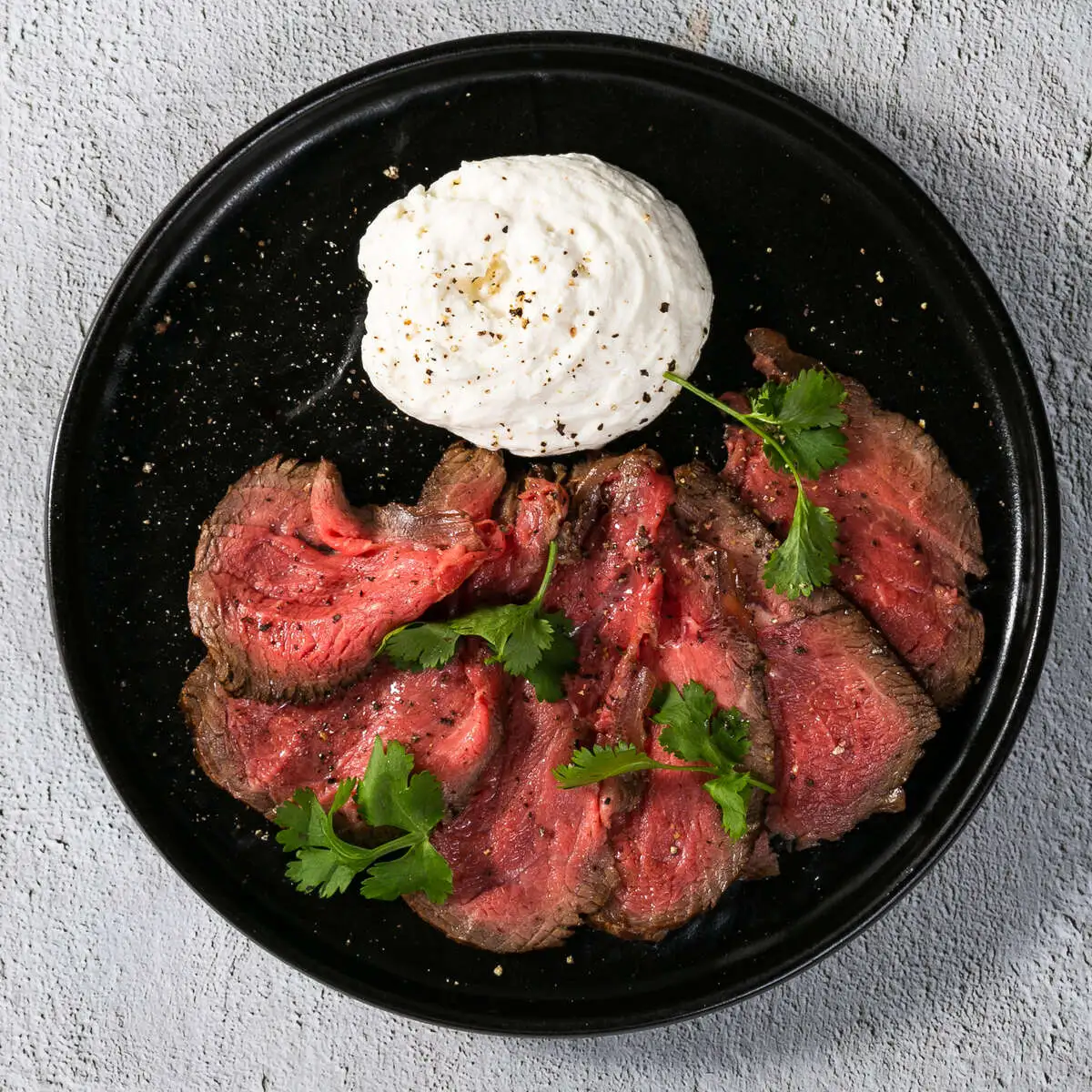 Ростбиф с муссом из пармезана