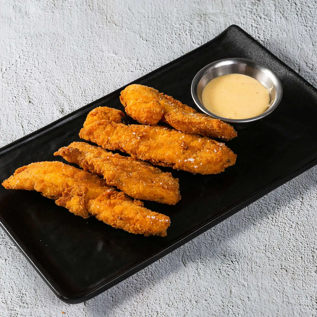 Стрипсы куриные с сырным соусом