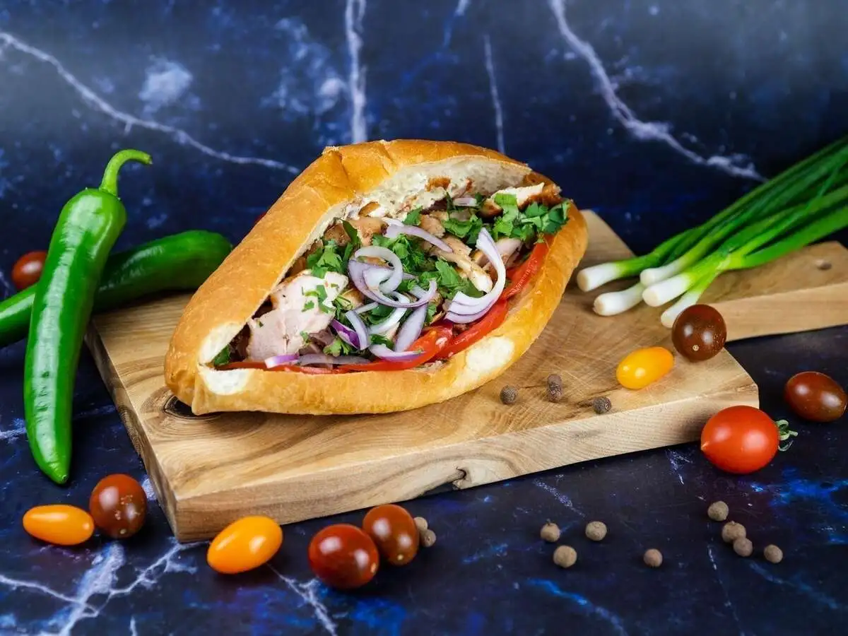 Шаурма по-армянски куриная в булочке