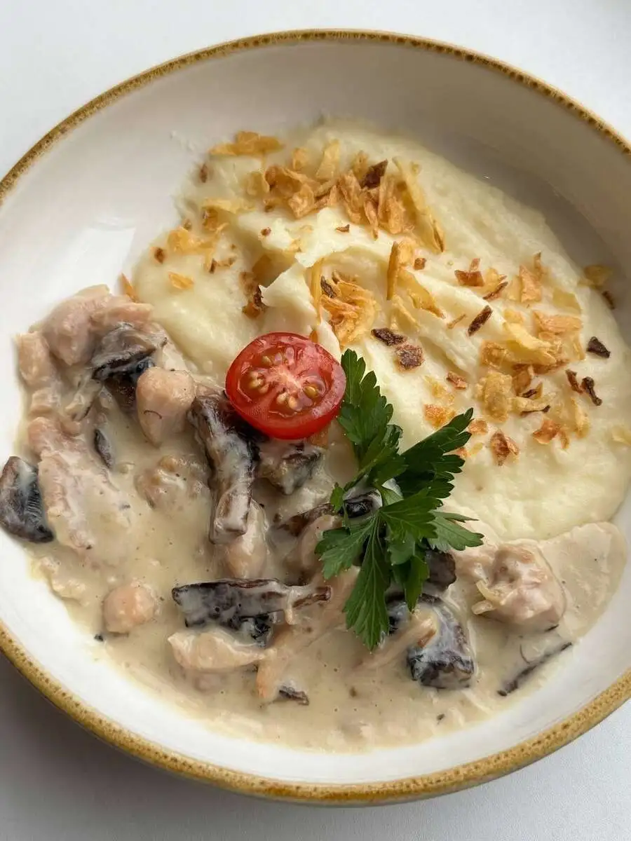 БО Жульен из курицы с картофельным пюре 250 гр