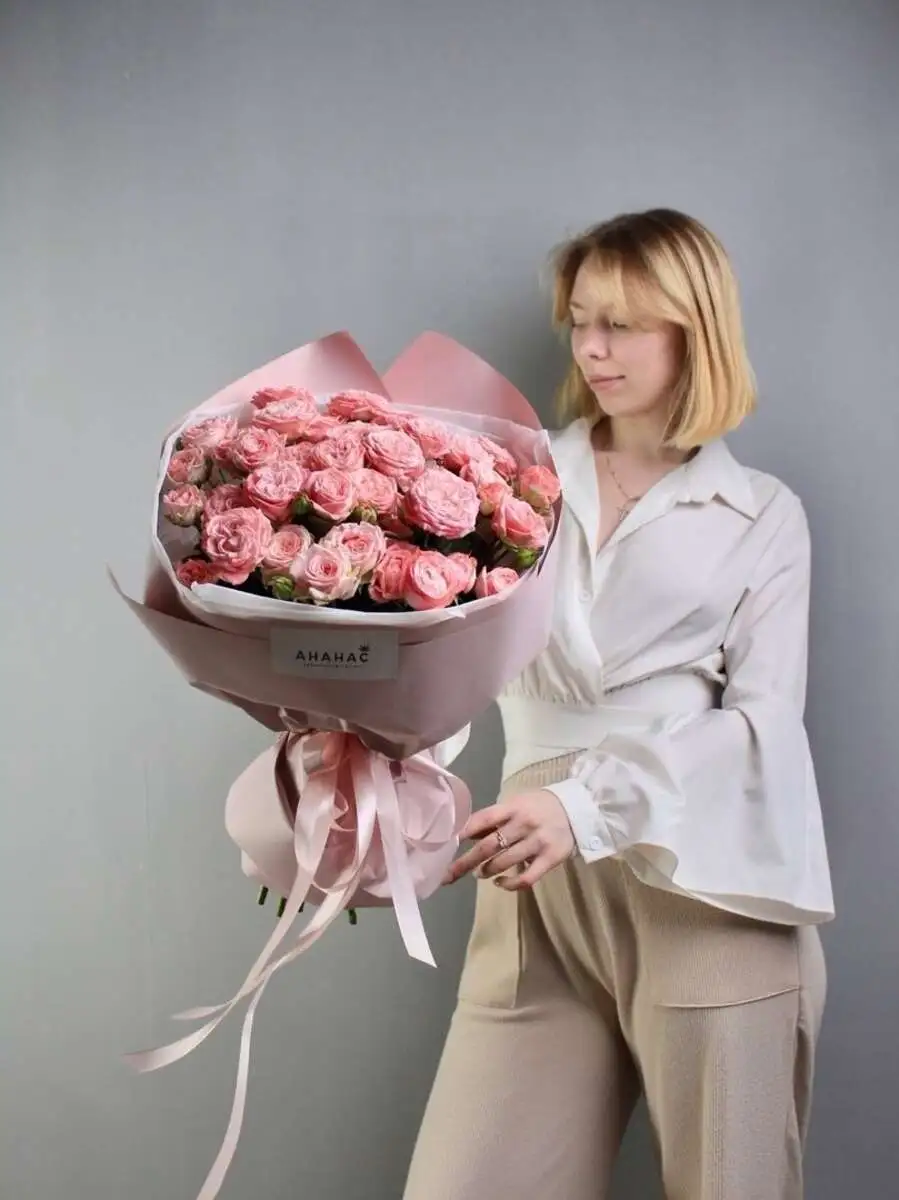 Монобукет из нежных пионовидных роз