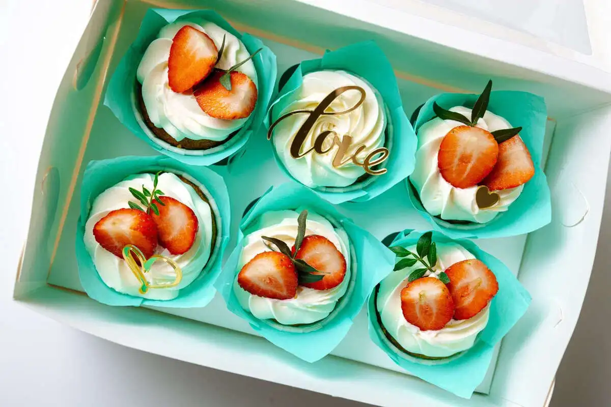 Капкейки с клубникой