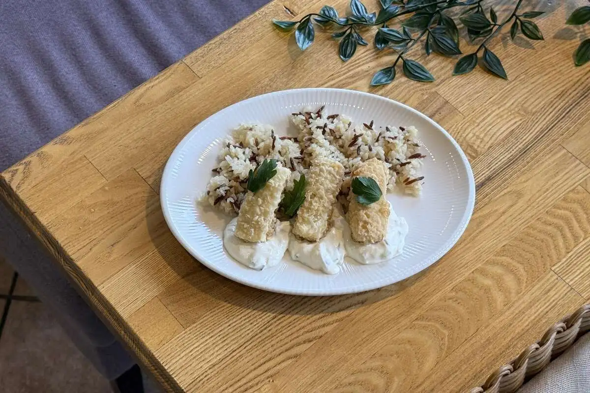 Минтай в панировке с рисом по-турецки