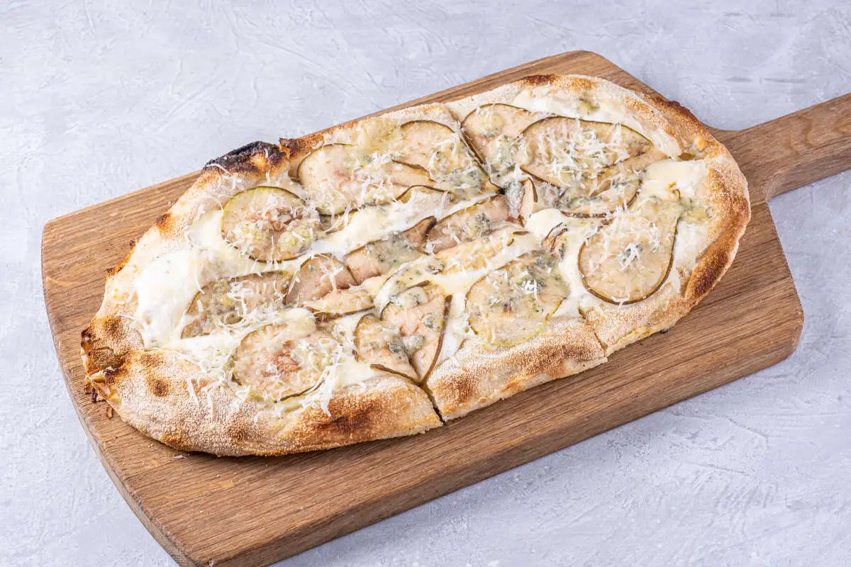 Груша и горгонзола-пицца