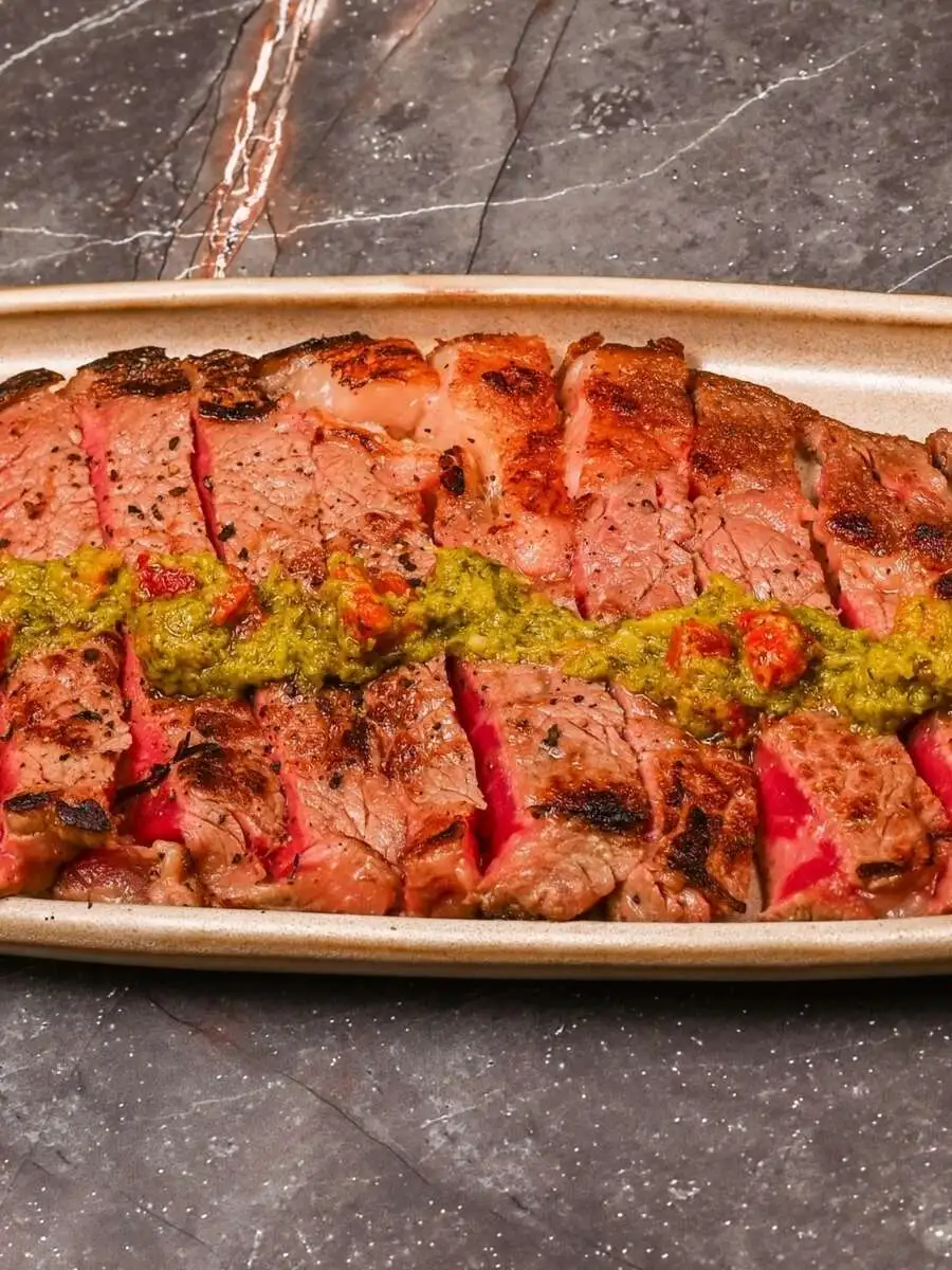 Татаки рибай Black Angus с соусом чимичури