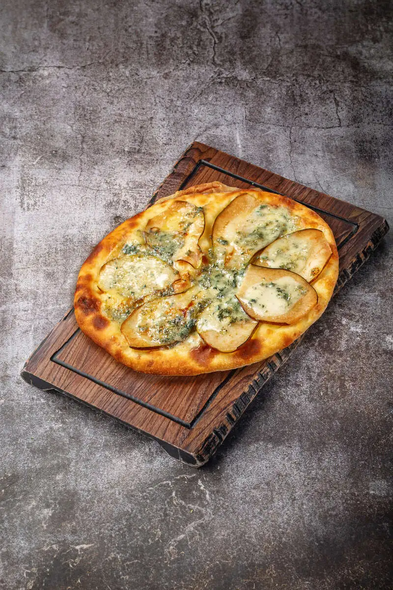 Хачапури с грушей и Дор Блю 1/320