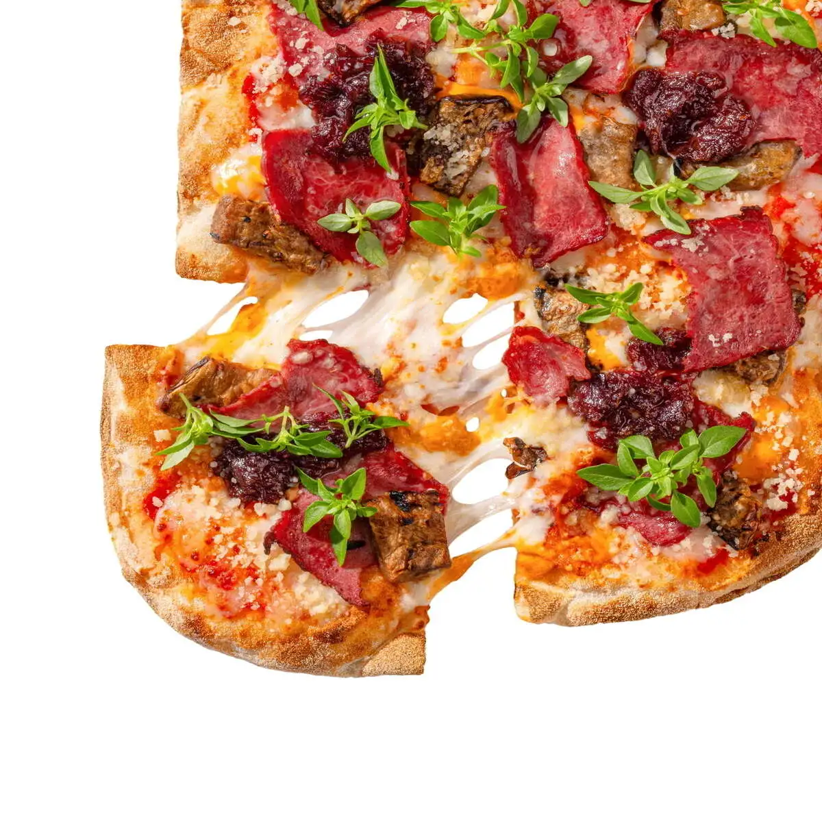 С пастрами из говядины и сладким луком