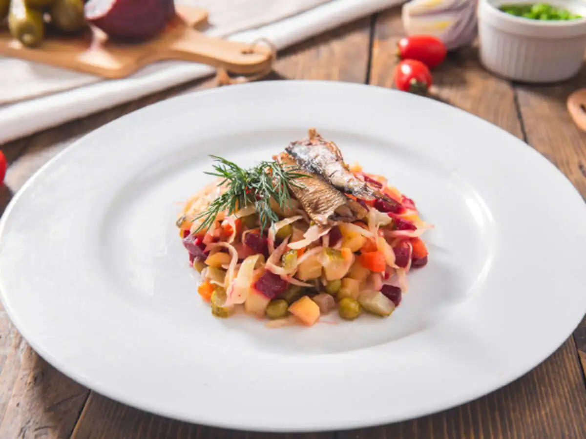 Салат Винегрет со шпротами