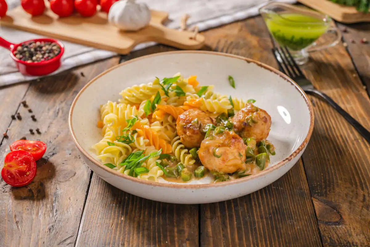 Митболы из свинины с овощами