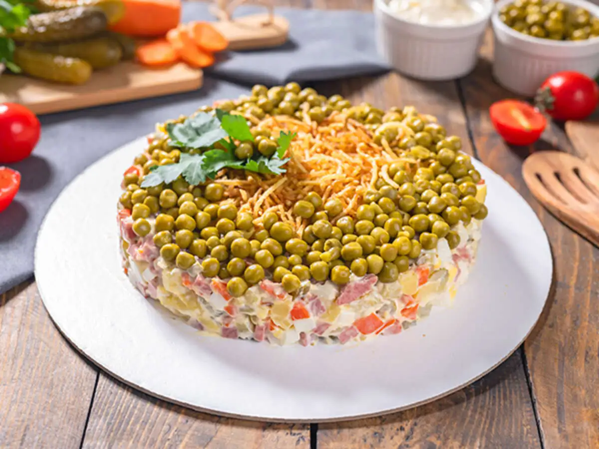 Оливье с колбасой