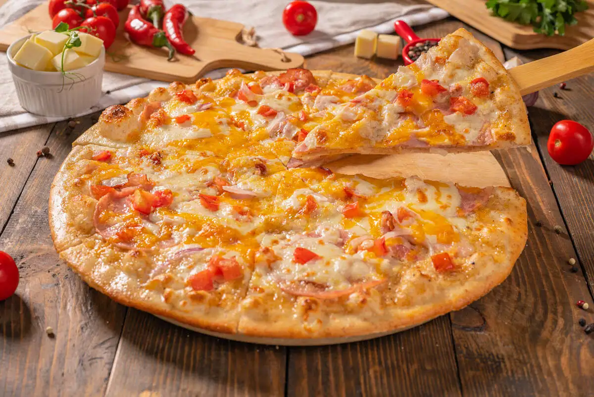 Пицца с беконом и соусом ранч