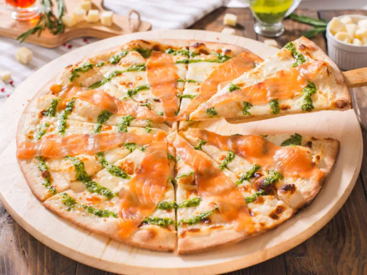 Пицца с сёмгой-фреш и сливочным сыром