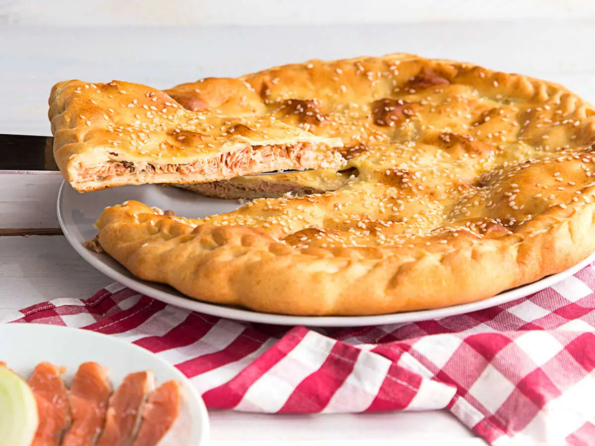 Пирог с дальневосточным лососем и картофелем