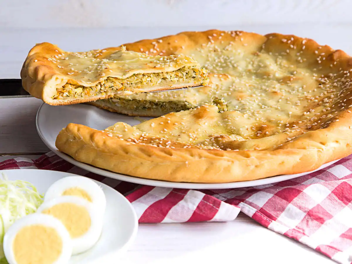 Пирог с капустой и яйцом