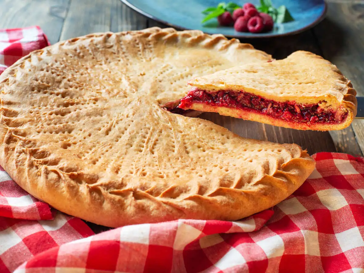 Семейный пирог с малиной